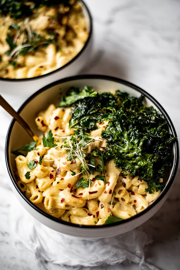 » Vegan Mac and Cheese with Kale Chips