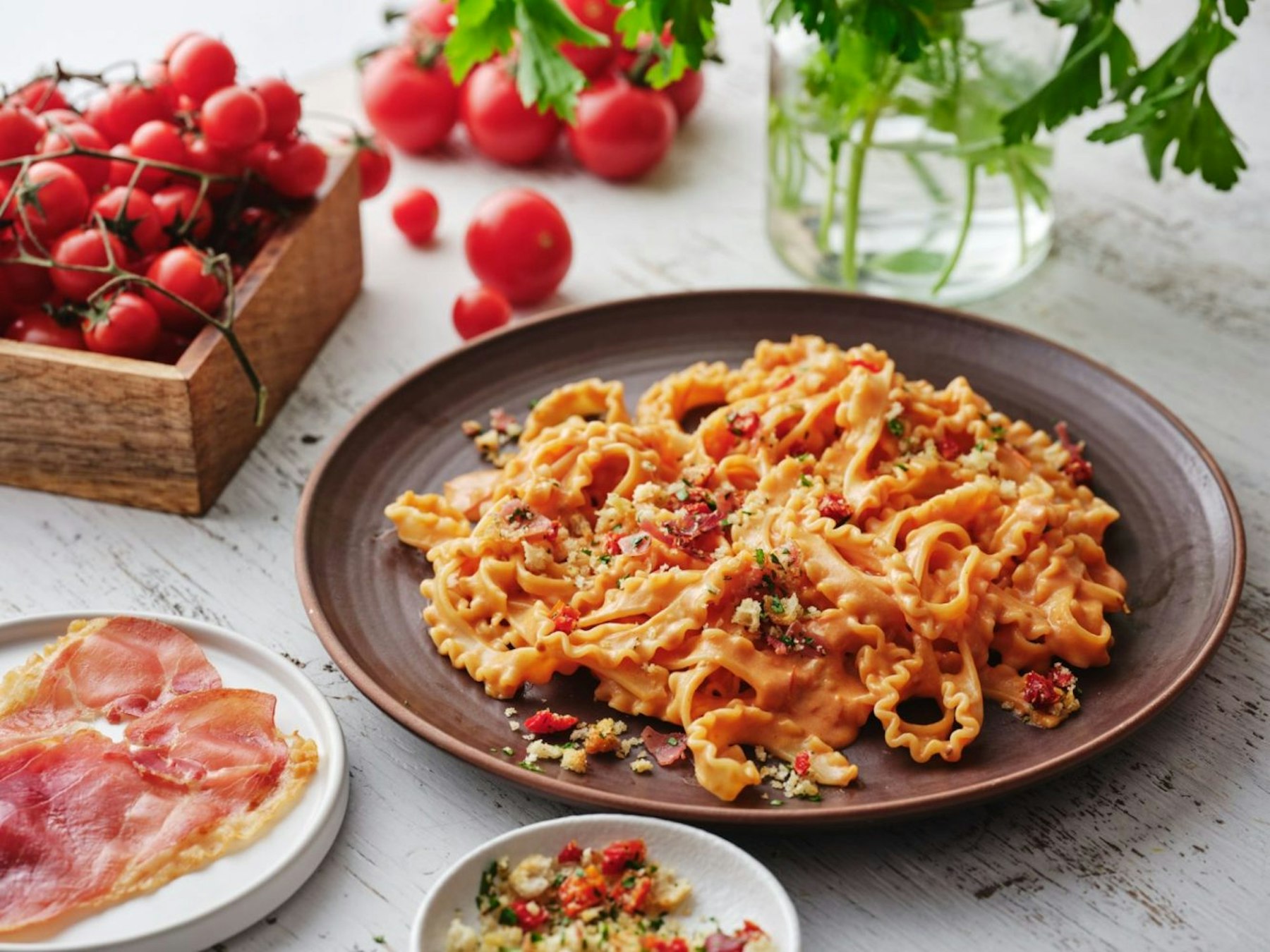 » Curly Fettuccine with Roasted Tomato, Prosciutto and Chilli Crumb