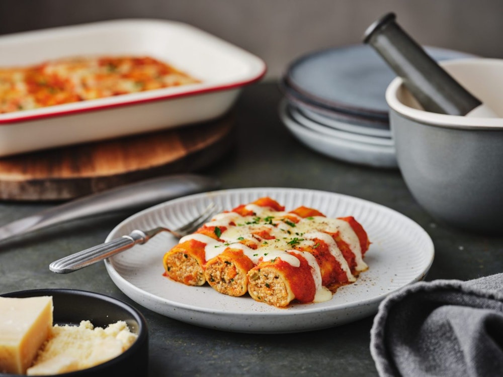 » Pork and Veal Cannelloni in a Creamy Tomato Bechamel Sauce
