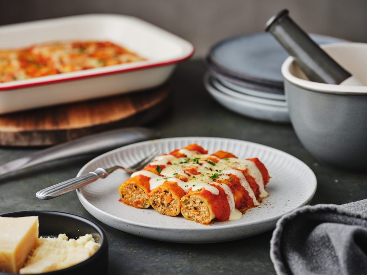 » Pork and Veal Cannelloni in a Creamy Tomato Bechamel Sauce
